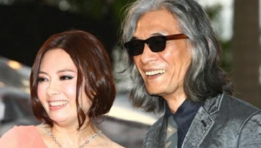 港媒曝潘源良与神秘<em>女</em>同游 <em>李丽珍</em>卖楼掌控财