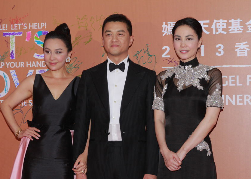 王菲被指出现拉皮后遗症 脸部线条僵硬