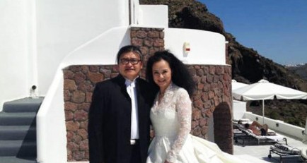刘欢与妻子希腊办银婚典礼 25年前9天闪婚