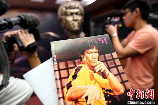 功夫巨星李小龙去世40周年 死因仍是谜