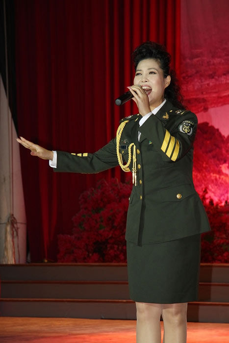 总政歌舞团否认梦鸽被停职 称不会搞“株连九族”