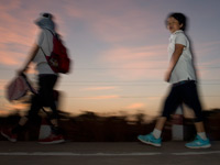 《一夜惊喜》首映 范冰冰吻导演胸部赞