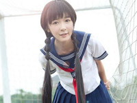 《一夜惊喜》首映 范冰冰吻导演胸部赞