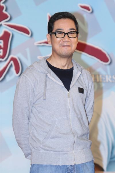 张国立避谈春晚称有纪律 直言主持不难