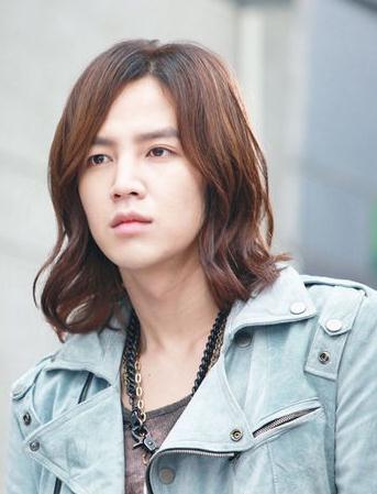 GD<em>权志龙</em>鹿晗领衔韩国男偶像发型大PK_潮流