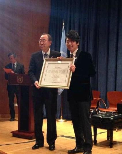 杨澜问郎朗:对买不起琴的孩子 你工作有何意义