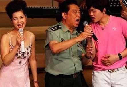 学生证实李双江因病入院 梦鸽神情恍惚