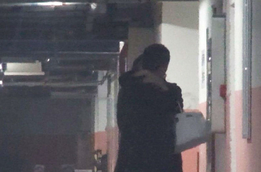 李亚鹏激吻新欢 牵手上楼香闺共度11小时