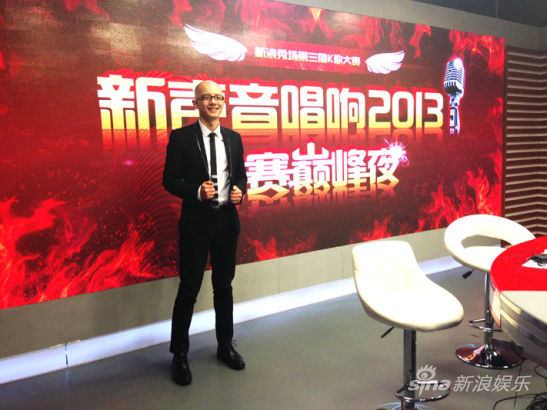 杨幂刘恺威大婚首现身 桃红高跟鞋喜庆