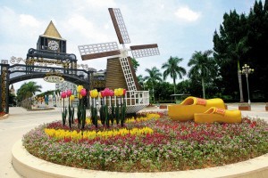 旅游线路降价过半 机票价格跌破百元