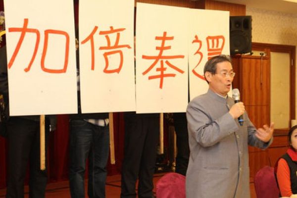 白狼张安乐向"台独联盟"宣战 要求2周修复铜像(图)