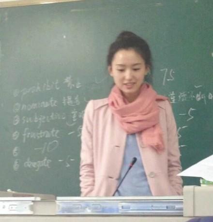 中国最美大学女老师 1493883458348331826.jpg