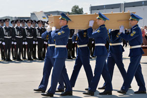 马航MH17黑匣子送英分析 客机驾驶舱现场被破坏