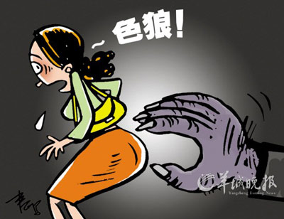 性感美女搭乘摩的遇色魔 <em>衣服</em>被<em>扯掉</em>裸身逃离