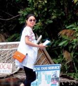 郭晶晶肚大如箩 与霍启刚同游泰国