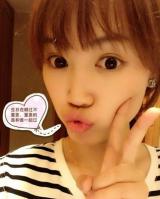 王宝强晒贴面照陪娇妻过生日