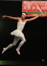 侧田mv打恶搞：吴彦祖成肌肉版小天鹅