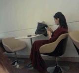 王菲离婚后戴口罩抵首都机场 面容憔悴