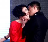 回不去的从前！李亚鹏疼爱王菲的10个小动作
