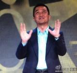 李亚鹏离婚后首亮相数次泛泪