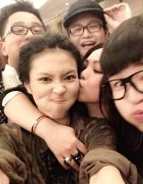 《好声音》庆功宴内场李琦吹瓶子那英豪饮(图)