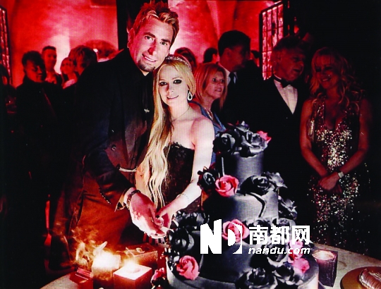 果然!艾薇儿有了场疯狂婚礼