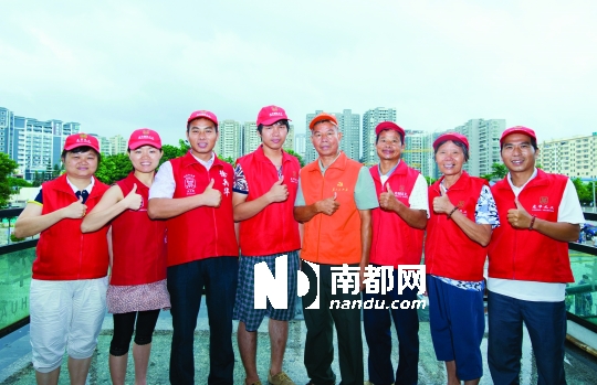<em>穿</em>起<em>红马甲</em> 我们就是一家人_<em>深圳</em>_南都网