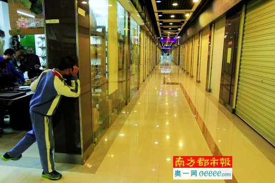 深圳华南城:二房东撤走原业主接手 数十家商铺