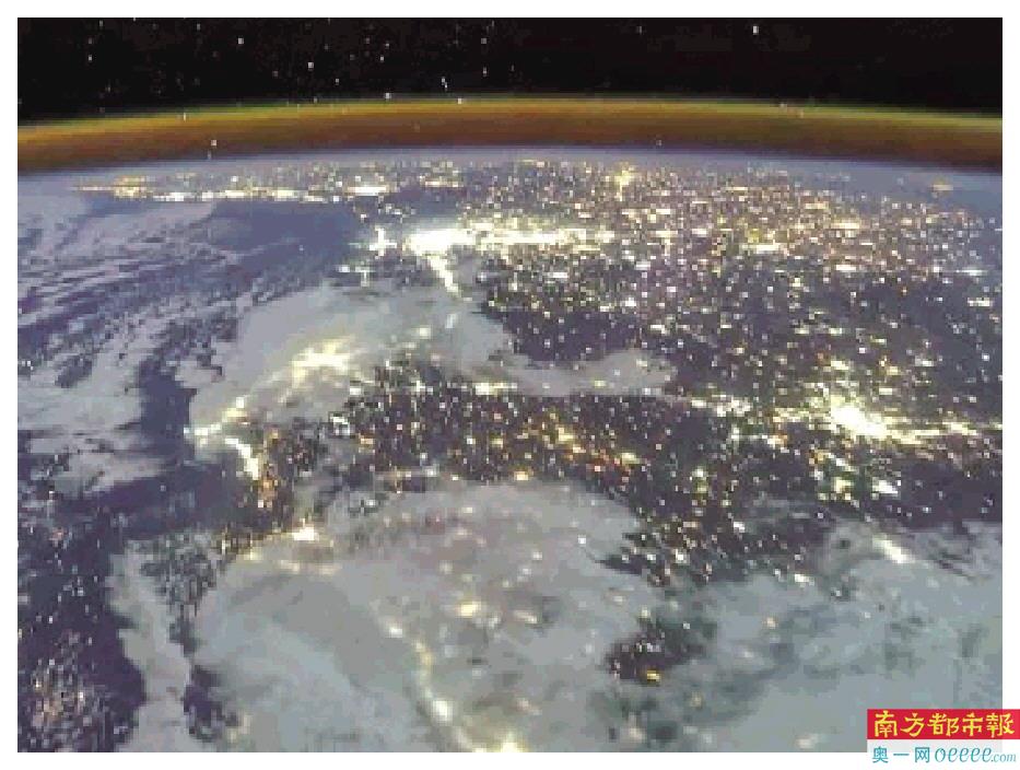 北非大陆上空万家灯火的盛景。 航天员 汤洪波 摄