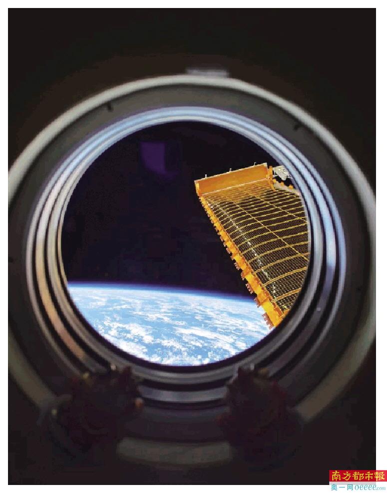 舱外,印度洋上的天气依然多变。 航天员 汤洪波 摄