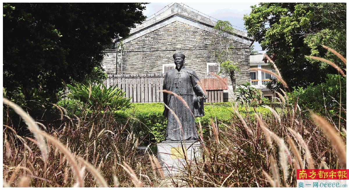 2. 大鹏古城协台衙门遗址,也是大鹏所城最高武将的衙门旧址,立有清同治大鹏协副将彭玉的雕像。