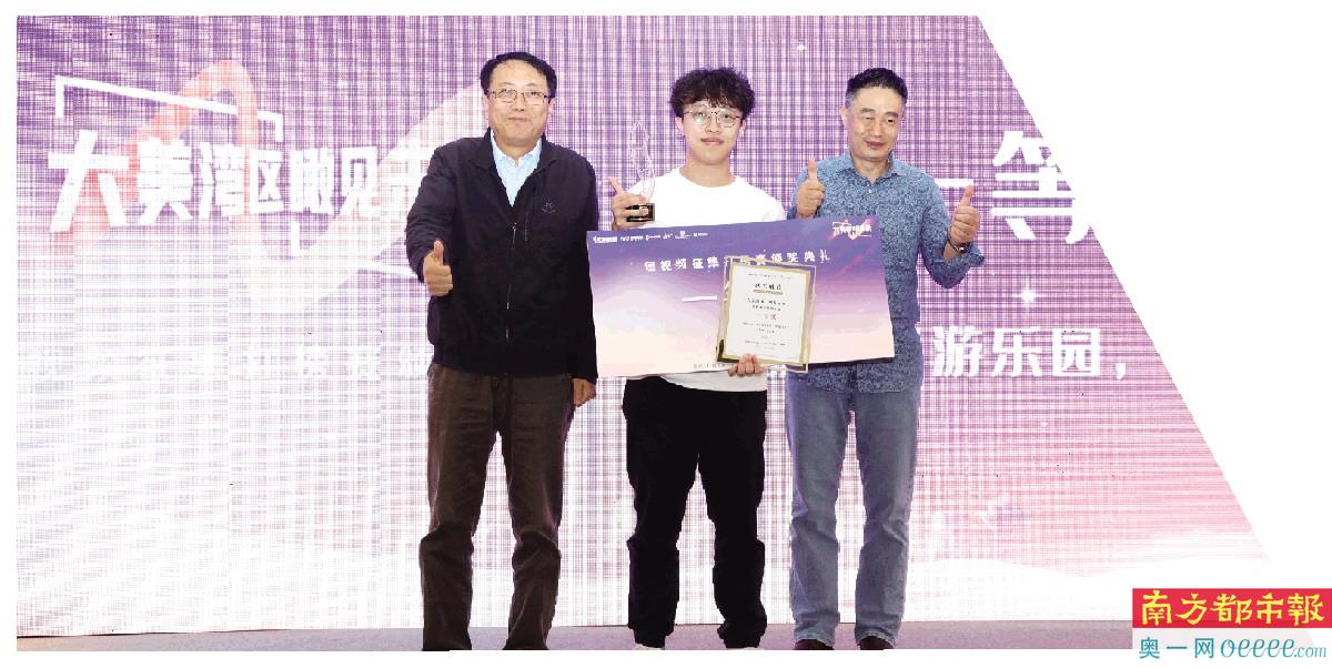 崔永家创作的《城市是游乐园,而我是玩家》荣获一等奖。