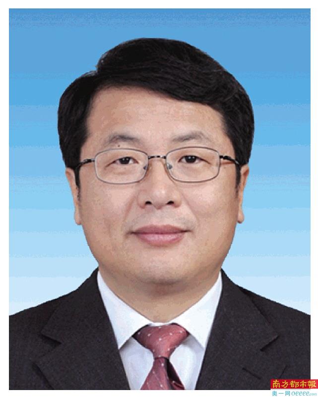 张虎 男,汉族,1967年1月生,研究生,中共党员,现任广东省委常委,省政府副省长、党组副书记,省委政法委书记。