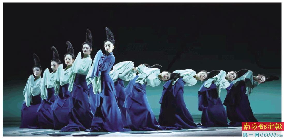 “青绿”的形象,脱胎于王希孟的《千里江山图》。