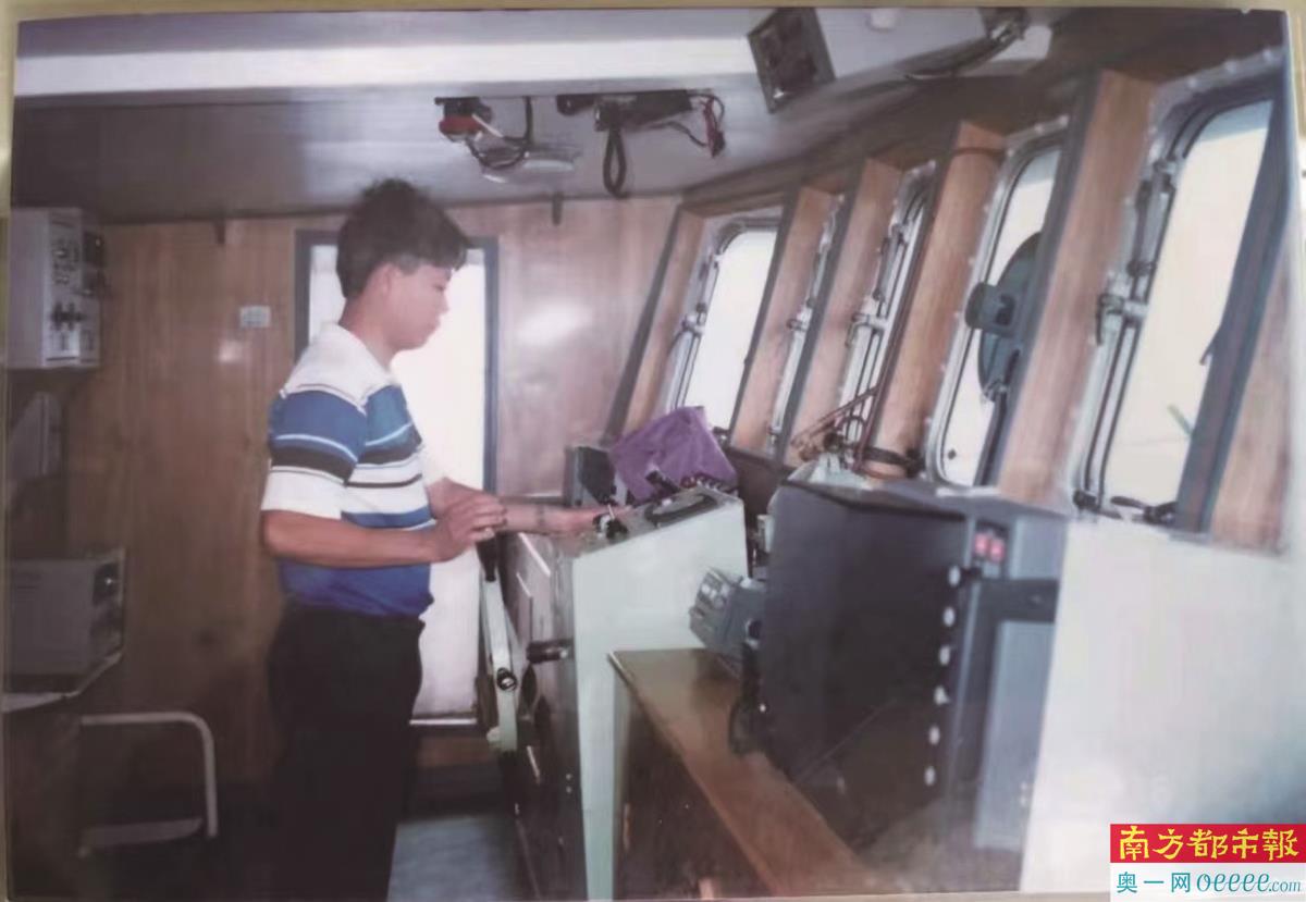 1996年,潘得孝率领船队横渡太平洋。