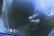 重庆一小学女生电梯内摔打男婴 疑将其抛下25楼