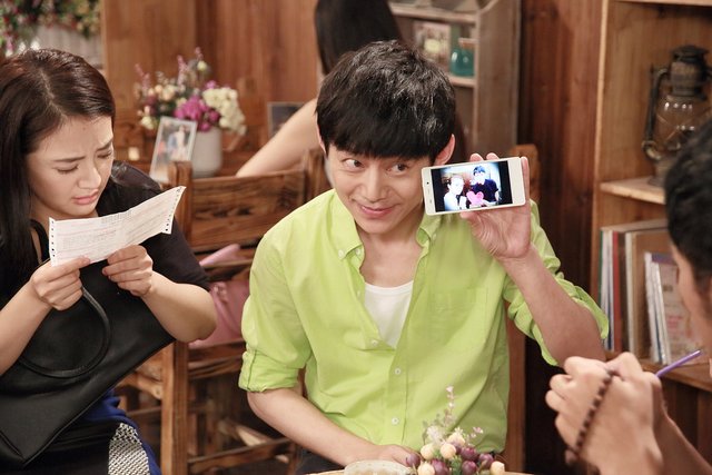 《快乐elife》何炅治"网购瘾" 彭友自称男神