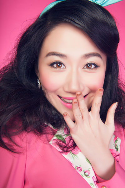 司珂华红粉写真甜美风 《男闺蜜》晓米再度附身