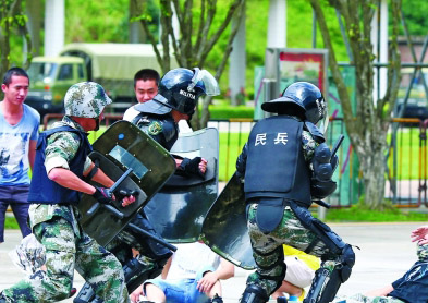 深圳20名反恐民兵上岗