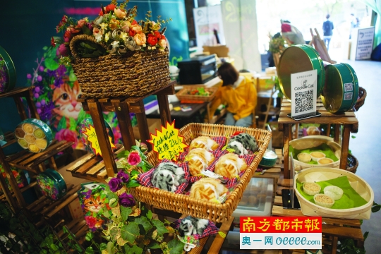 12月27日,芒草节活动会场上的美食摊位南山通记者 霍健斌 摄
